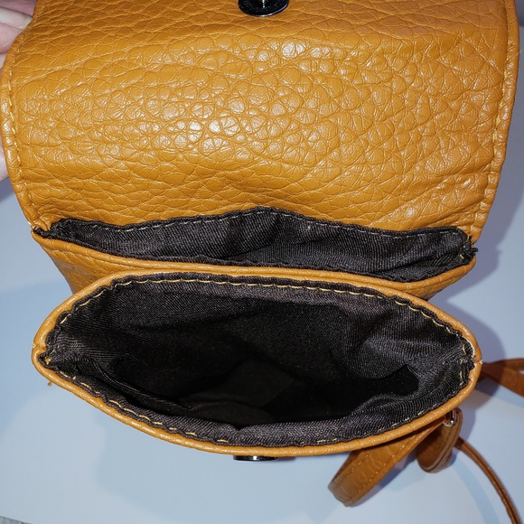 Vegan leather crossbody - Picture 3 of 4